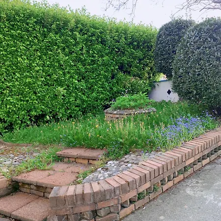 בית אירוח The Nysa Garden House Only *