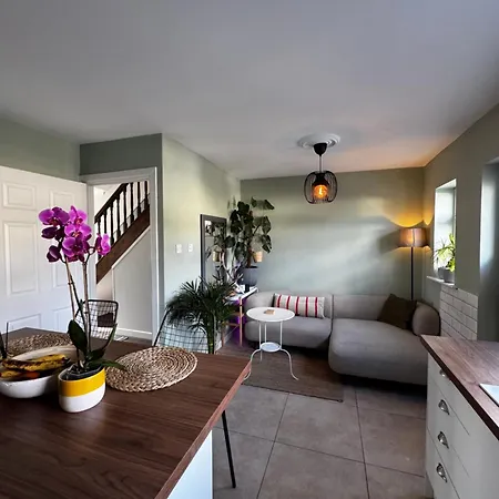 בית אירוח The Nysa Garden House Only