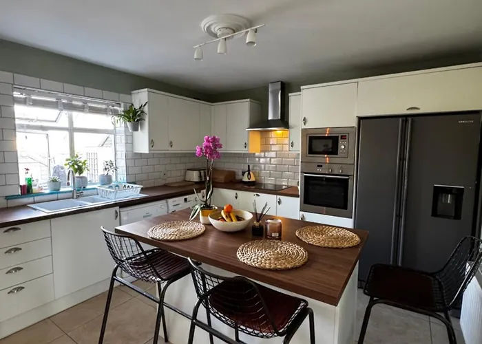 Rum i privatbostad The Nysa Garden House Only